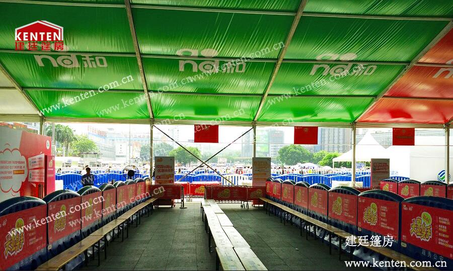 活动篷房-车站迎接大学新生